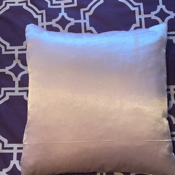 Handmade pink scarf pillow - Picture 4 of 5